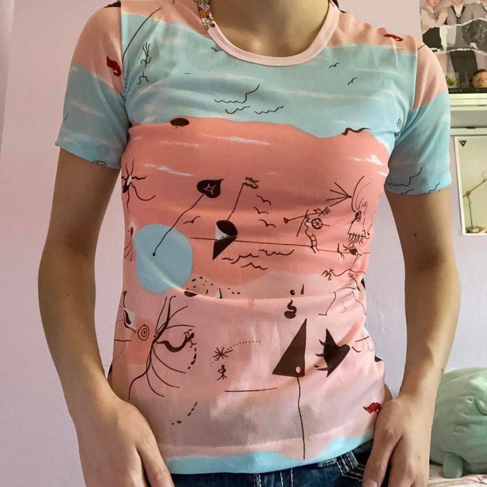 sheer medium sized top with graphic design